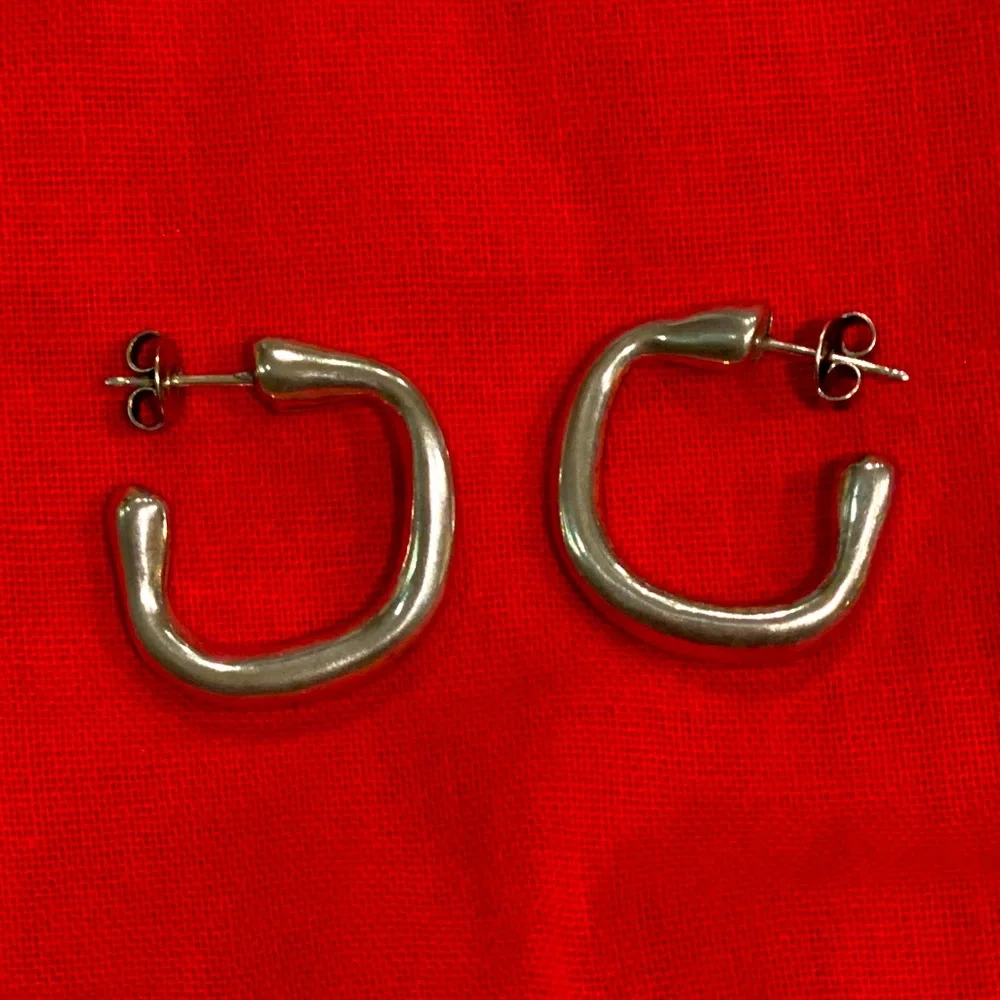UNO de 50 “Open Your Mind” zen earrings, 1” x 1”. Barely worn. Great condition. - Picture 3 of 5